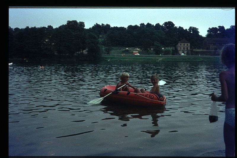 33.Bodenwohr aug 1972 Brigitte,Marion,Peter.JPG